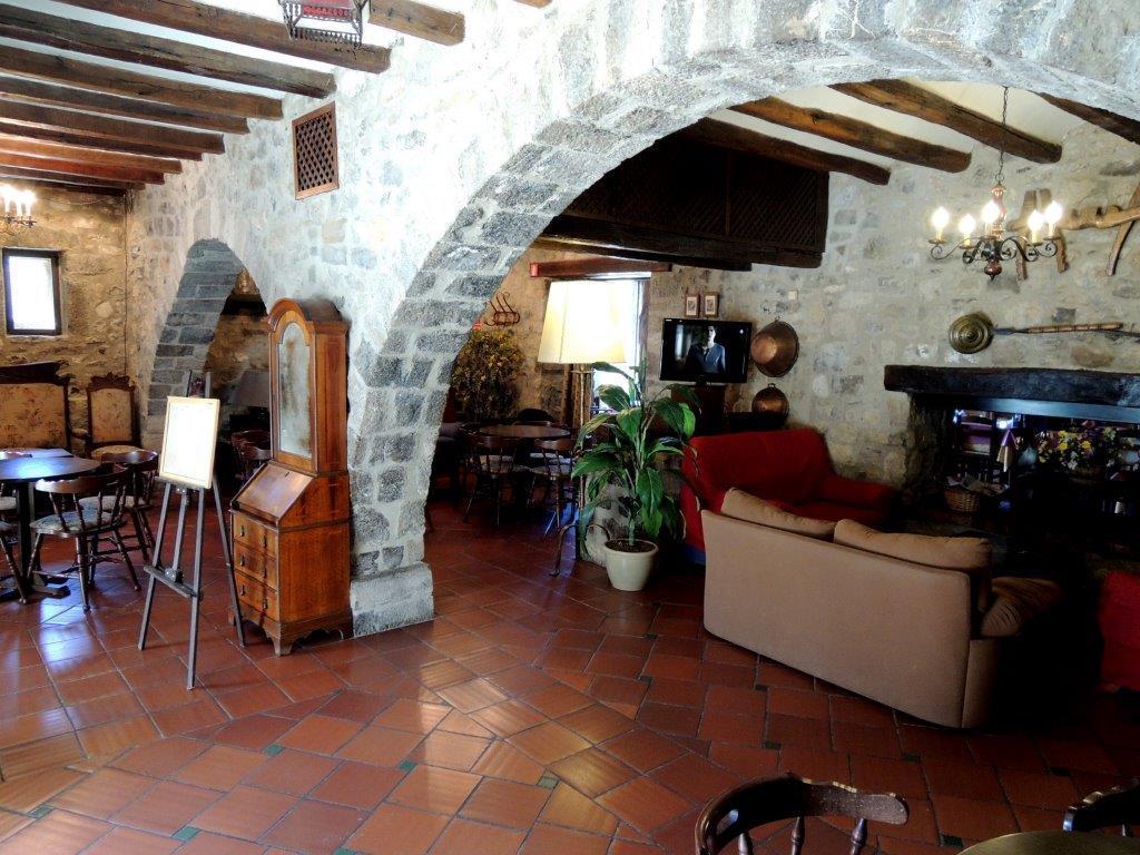 Hostal De La Rovira Oix Eksteriør bilde