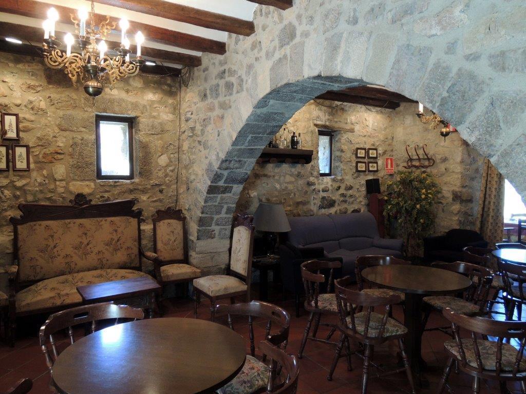 Hostal De La Rovira Oix Eksteriør bilde