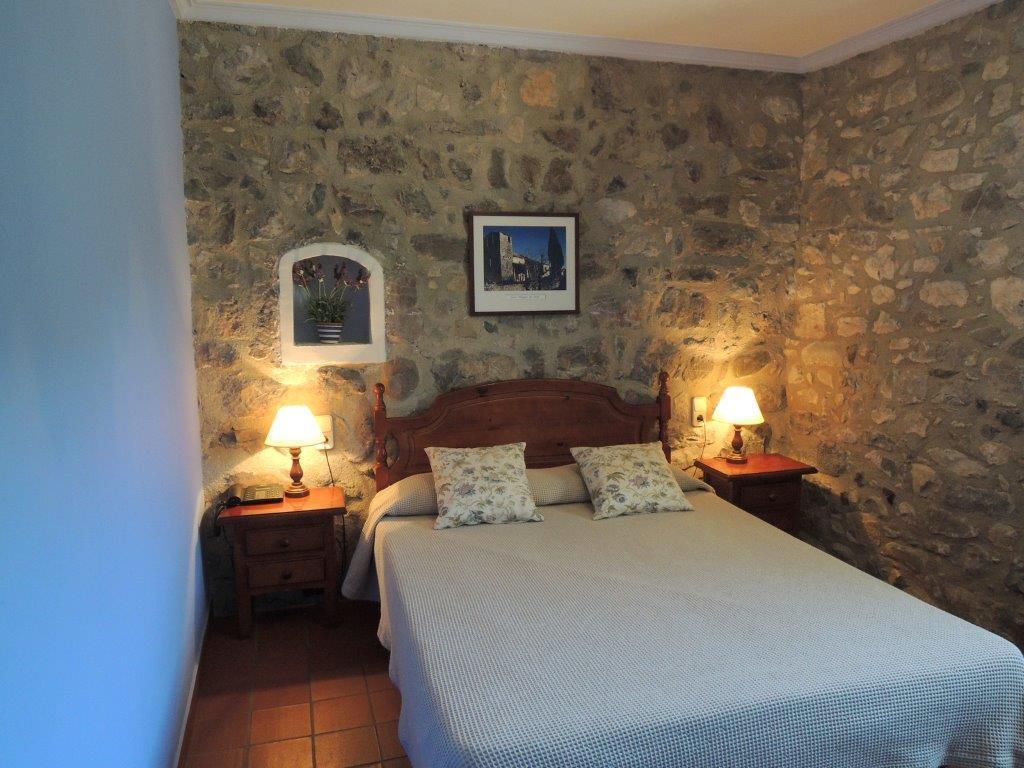 Hostal De La Rovira Oix Eksteriør bilde
