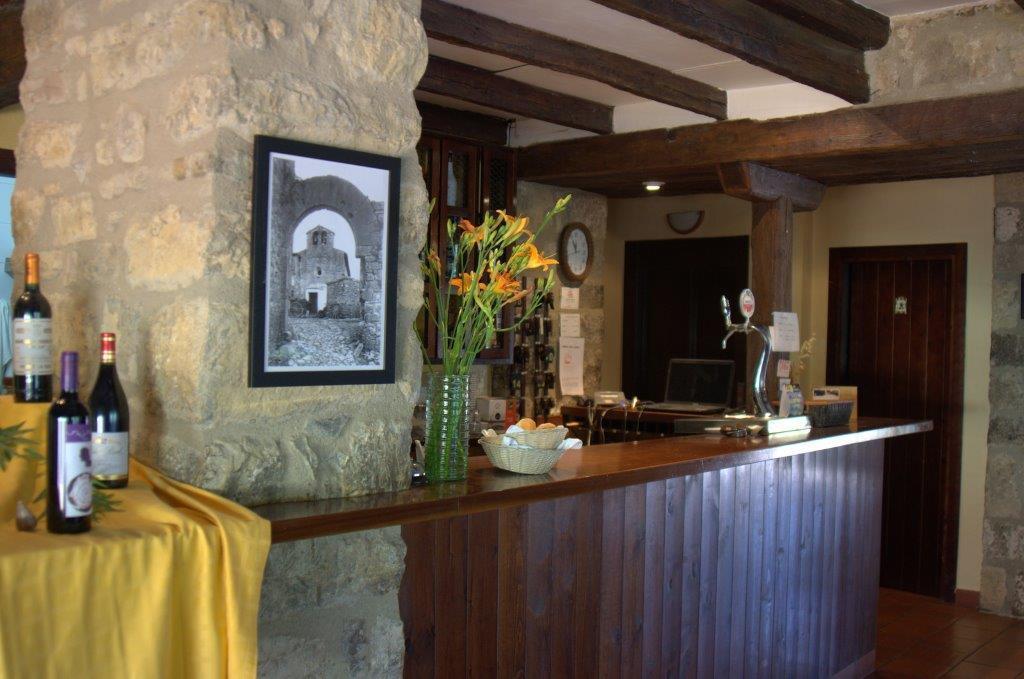 Hostal De La Rovira Oix Eksteriør bilde