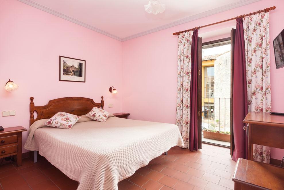 Hostal De La Rovira Oix Eksteriør bilde