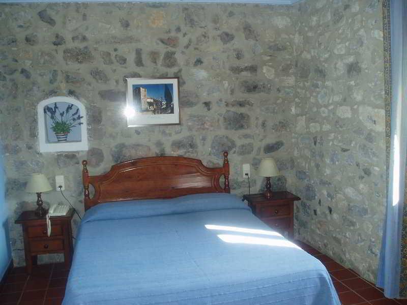Hostal De La Rovira Oix Eksteriør bilde