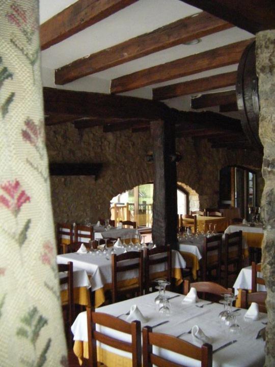 Hostal De La Rovira Oix Eksteriør bilde