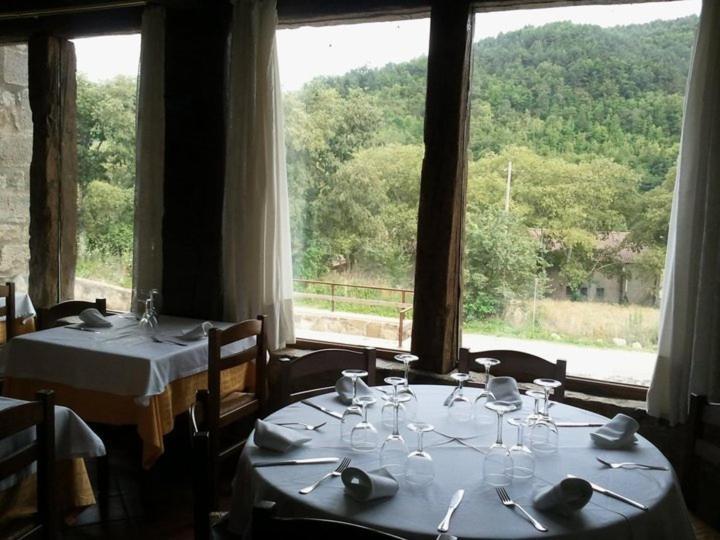 Hostal De La Rovira Oix Eksteriør bilde