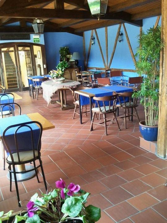 Hostal De La Rovira Oix Eksteriør bilde
